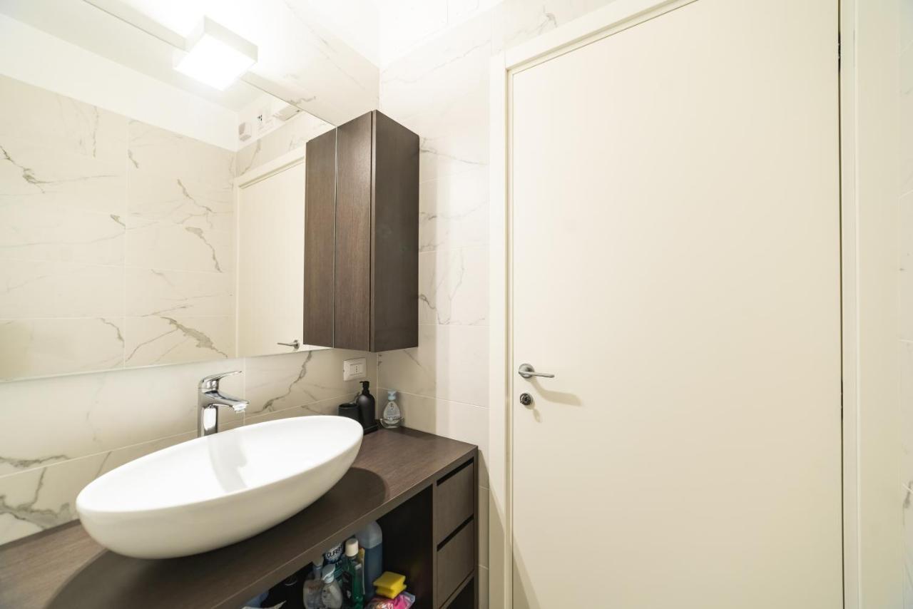 Appartamento Moderno Bilocale 64mq in ART BUILDING Milano Esterno foto